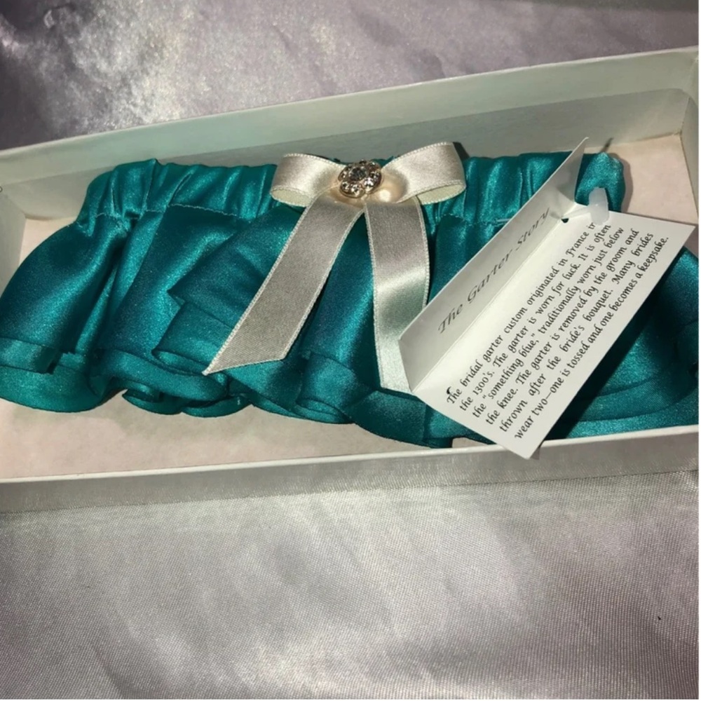NWT The perfect “something blue” surprise by Simply Charming.